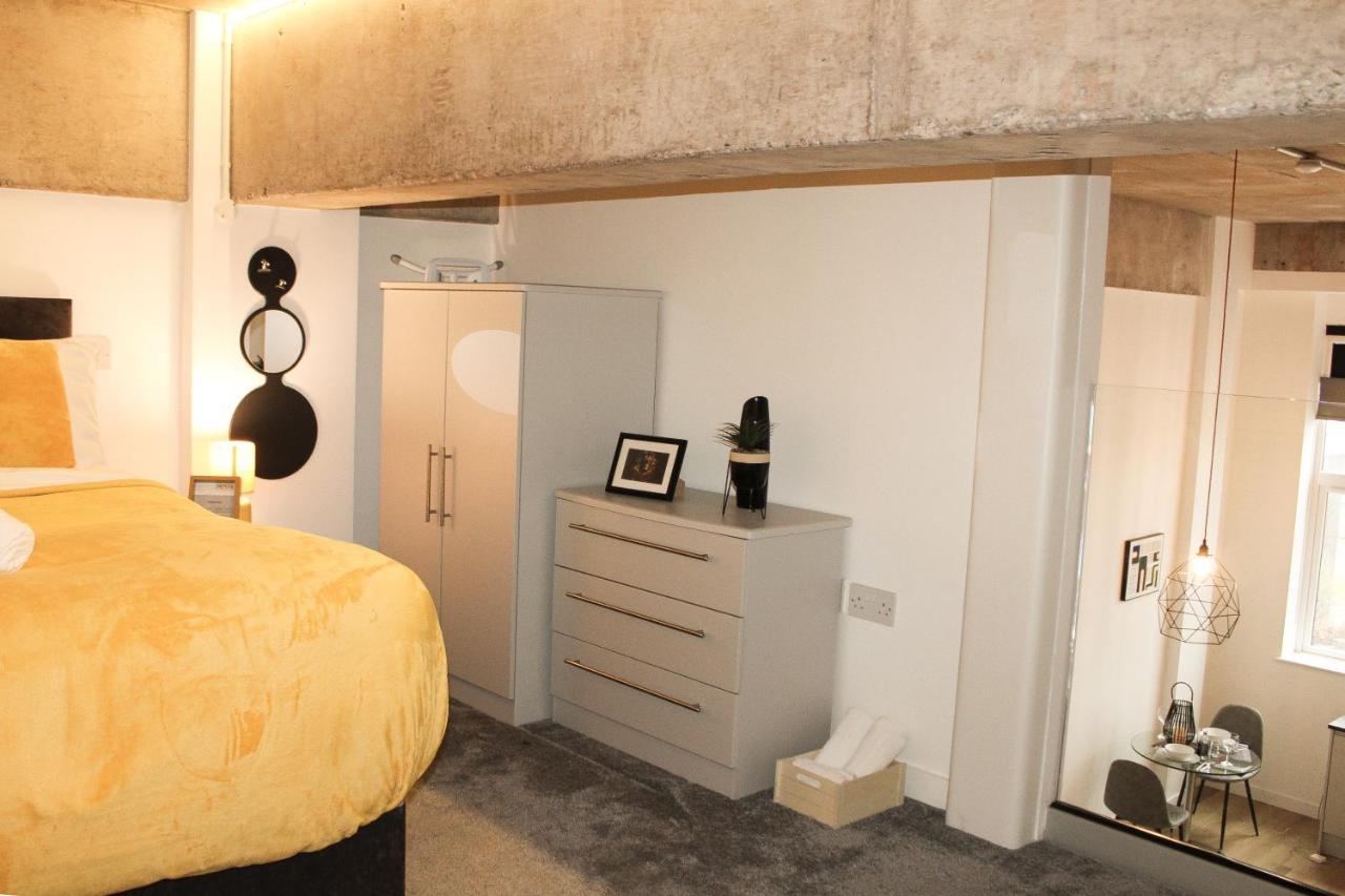 Modern Luxury Serviced Duplex Apartments By Repose- 150 Metro Court, West Bromwich Exteriör bild