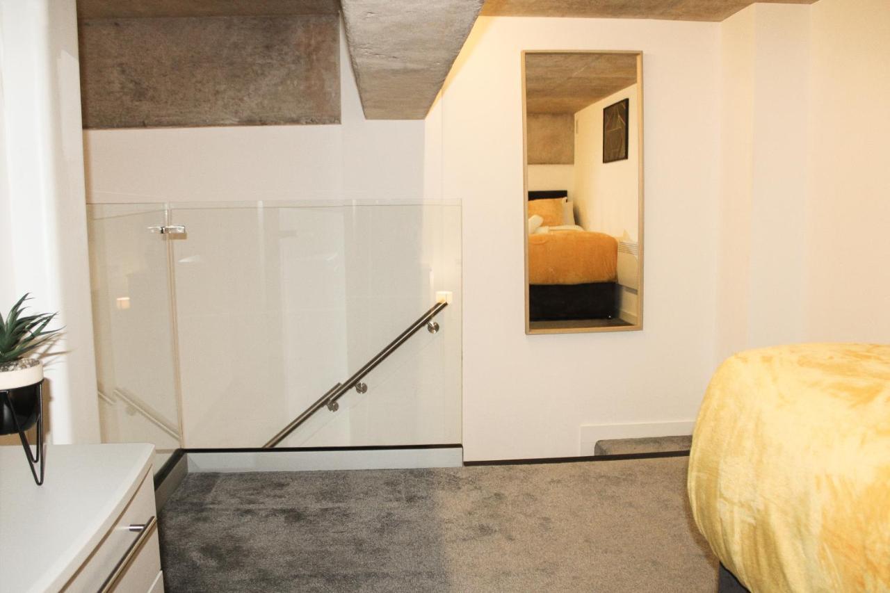 Modern Luxury Serviced Duplex Apartments By Repose- 150 Metro Court, West Bromwich Exteriör bild