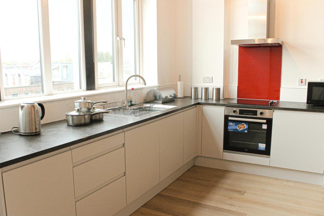 Modern Luxury Serviced Duplex Apartments By Repose- 150 Metro Court, West Bromwich Exteriör bild