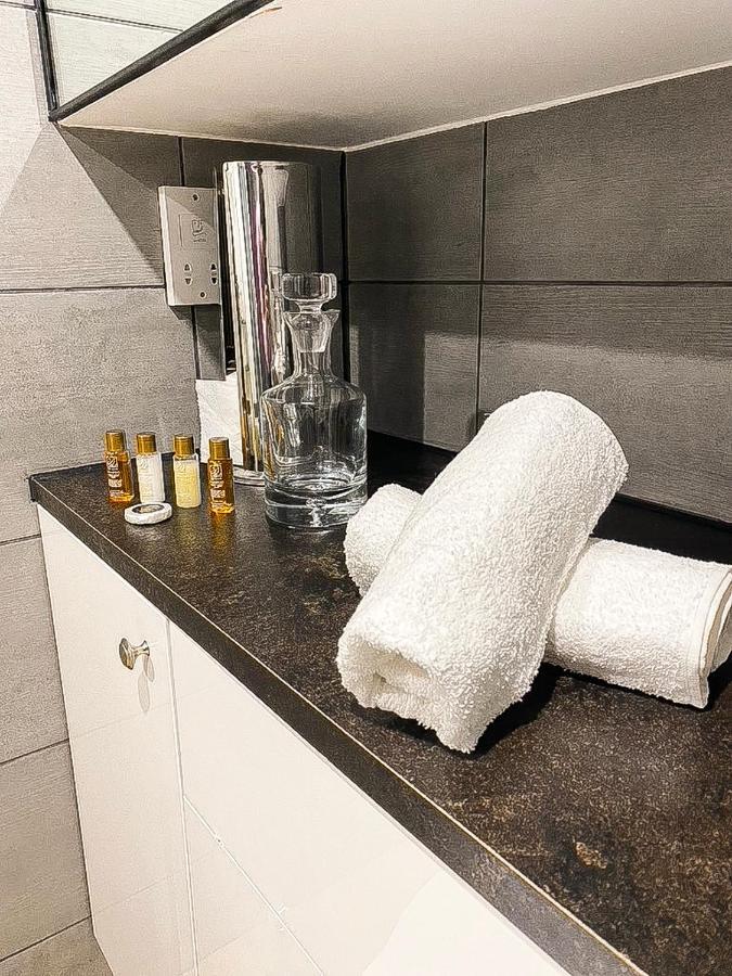 Modern Luxury Serviced Duplex Apartments By Repose- 150 Metro Court, West Bromwich Exteriör bild
