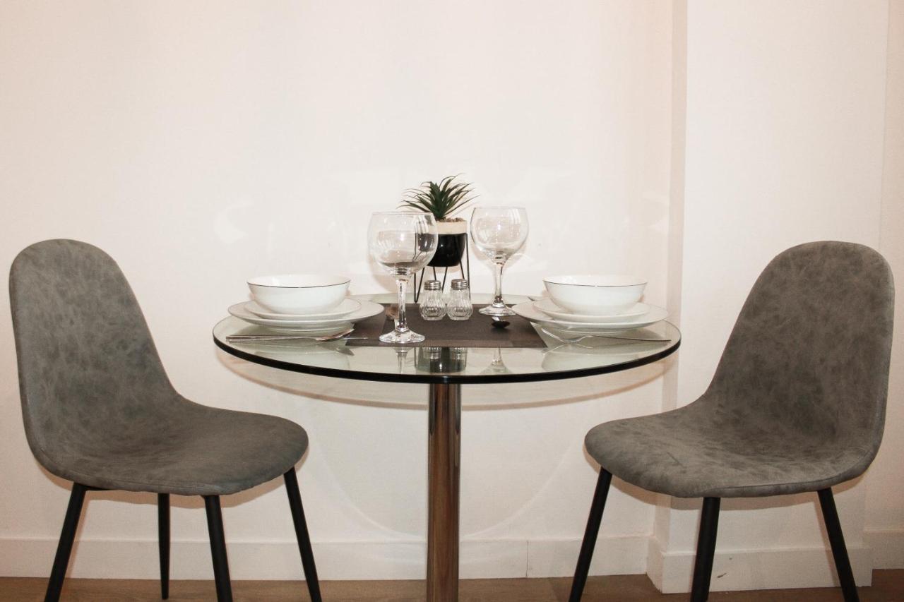 Modern Luxury Serviced Duplex Apartments By Repose- 150 Metro Court, West Bromwich Exteriör bild