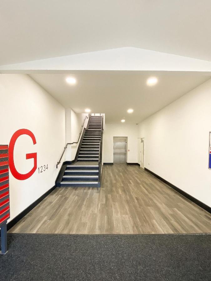 Modern Luxury Serviced Duplex Apartments By Repose- 150 Metro Court, West Bromwich Exteriör bild