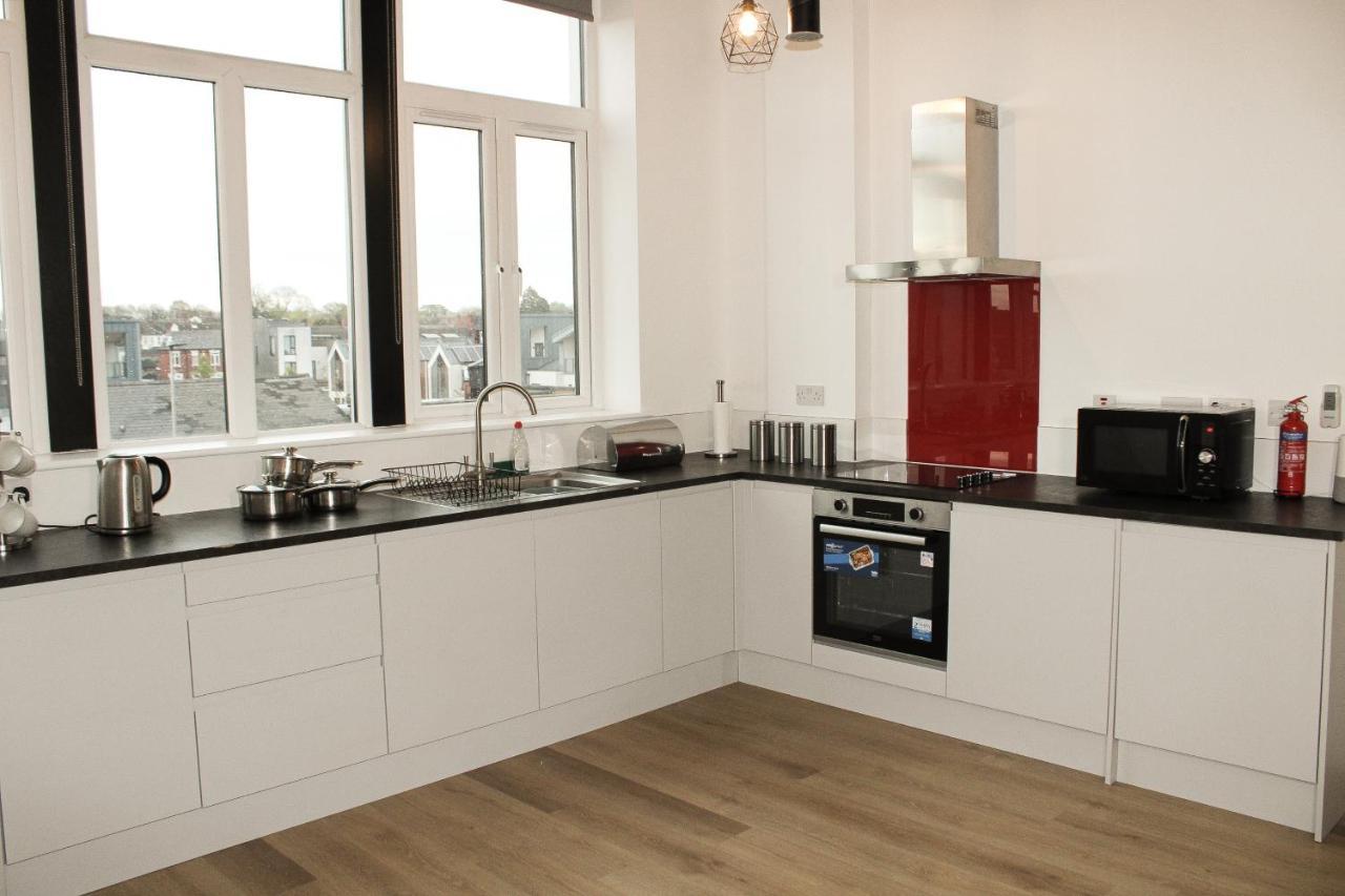 Modern Luxury Serviced Duplex Apartments By Repose- 150 Metro Court, West Bromwich Exteriör bild