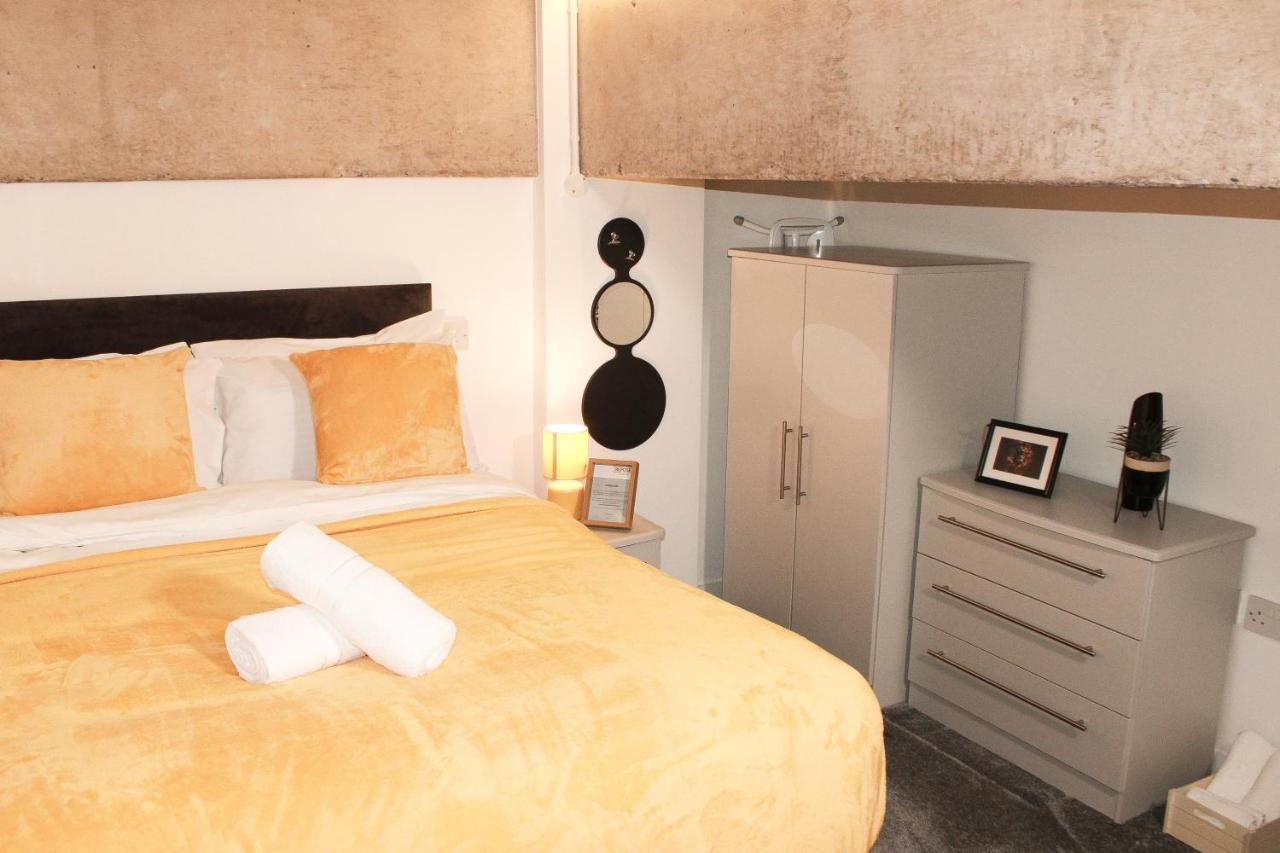 Modern Luxury Serviced Duplex Apartments By Repose- 150 Metro Court, West Bromwich Exteriör bild