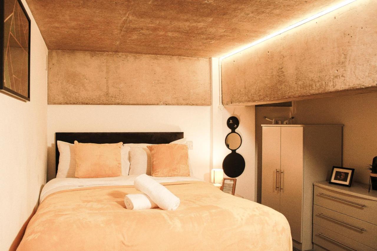 Modern Luxury Serviced Duplex Apartments By Repose- 150 Metro Court, West Bromwich Exteriör bild