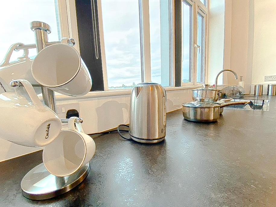 Modern Luxury Serviced Duplex Apartments By Repose- 150 Metro Court, West Bromwich Exteriör bild