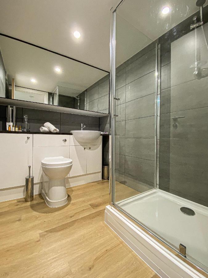 Modern Luxury Serviced Duplex Apartments By Repose- 150 Metro Court, West Bromwich Exteriör bild