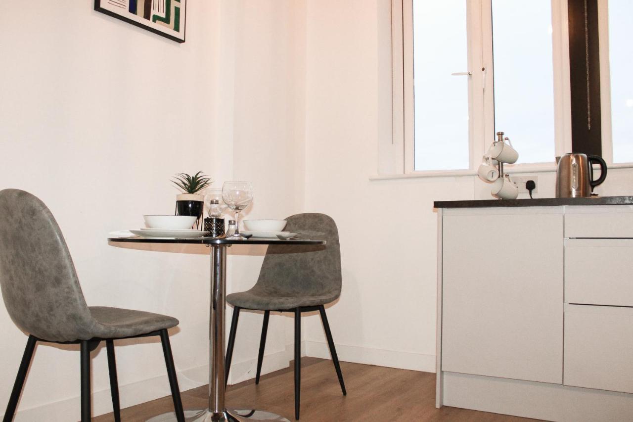Modern Luxury Serviced Duplex Apartments By Repose- 150 Metro Court, West Bromwich Exteriör bild
