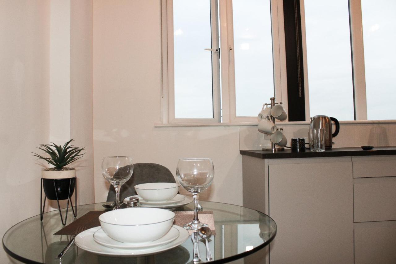 Modern Luxury Serviced Duplex Apartments By Repose- 150 Metro Court, West Bromwich Exteriör bild