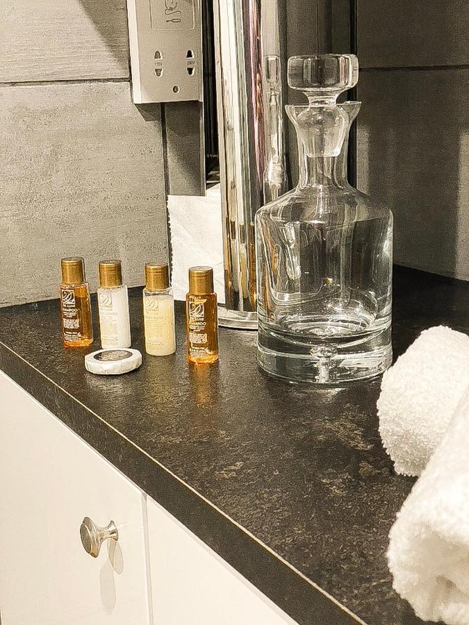 Modern Luxury Serviced Duplex Apartments By Repose- 150 Metro Court, West Bromwich Exteriör bild