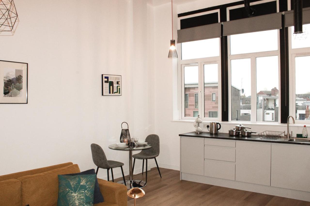 Modern Luxury Serviced Duplex Apartments By Repose- 150 Metro Court, West Bromwich Exteriör bild